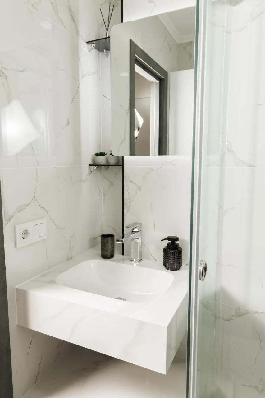Cozy Stay in the Heart of City 1BR and Living Extendable sofa photo