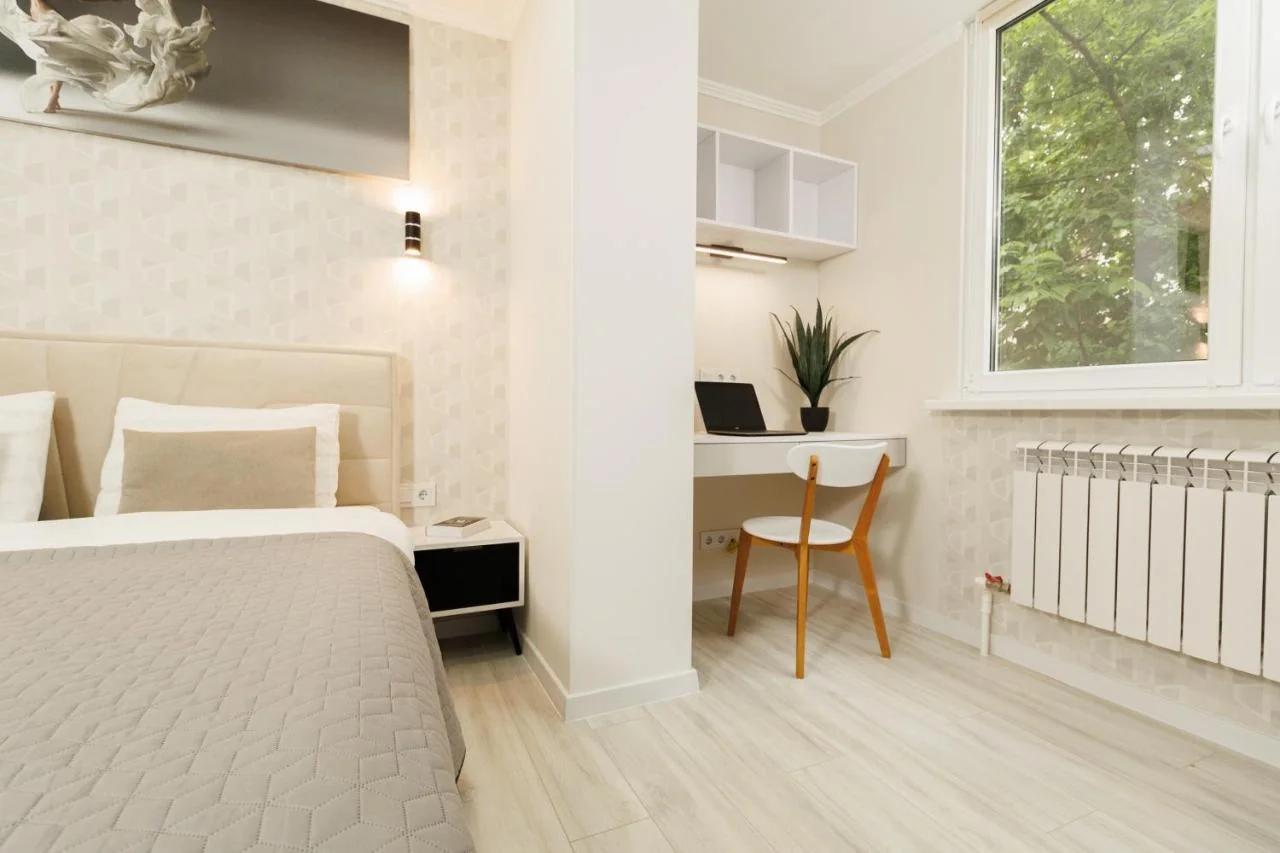 Cozy Stay in the Heart of City 1BR and Living Extendable sofa photo