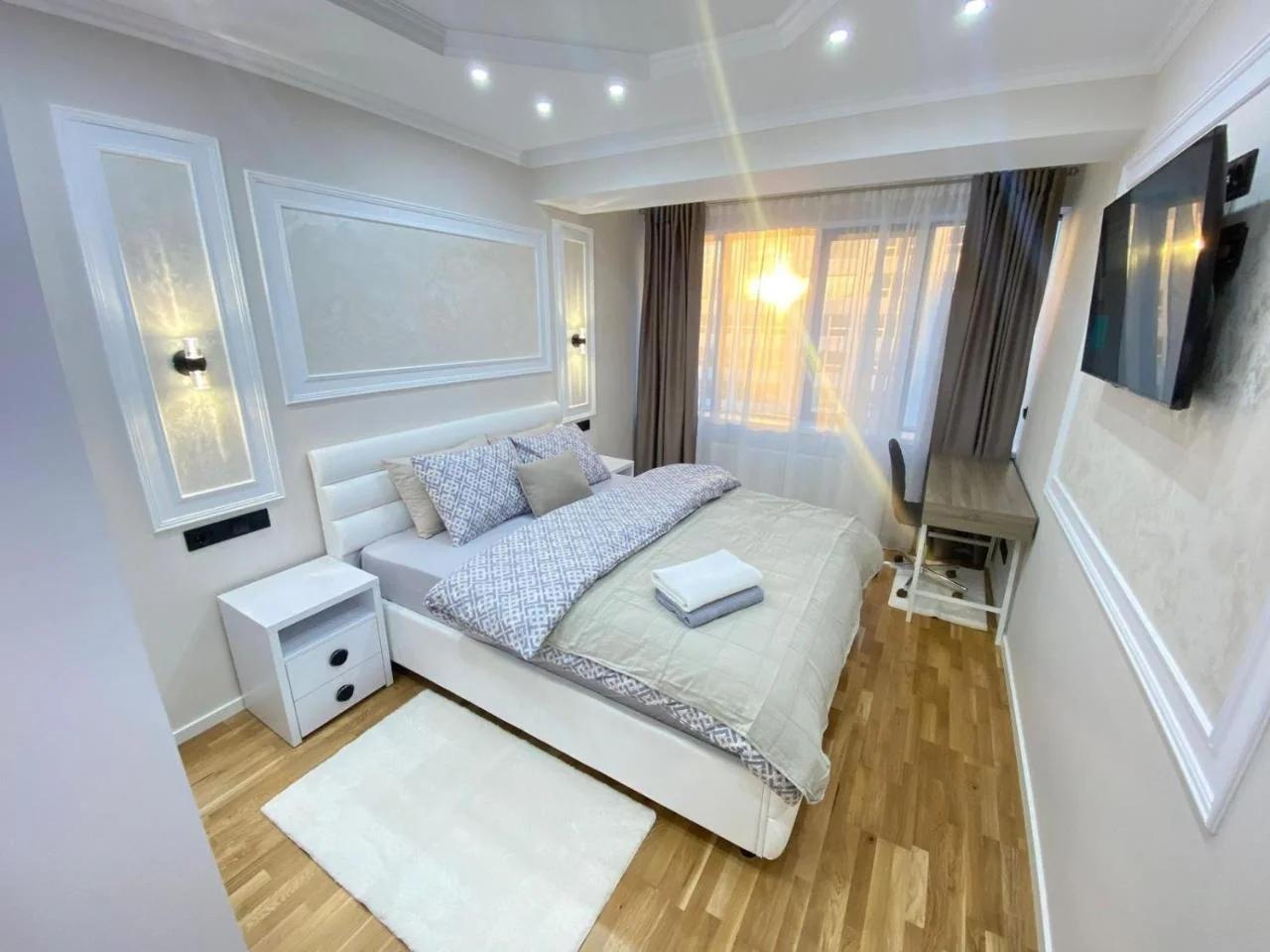 RentNow Large and Cozy Apartment in the Center, Parking photo