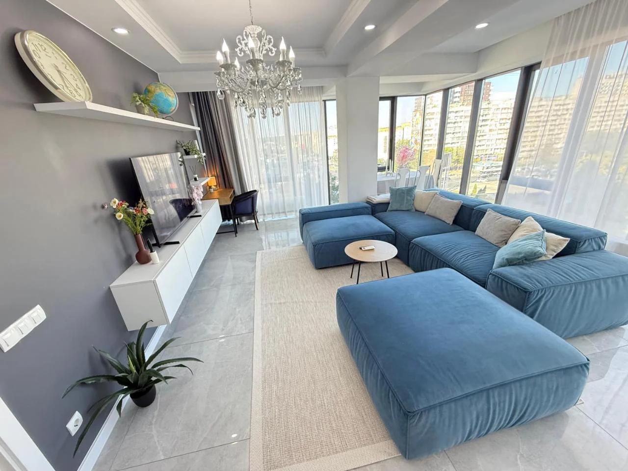 RentNow Large and Cozy Apartment in the Center, Parking photo