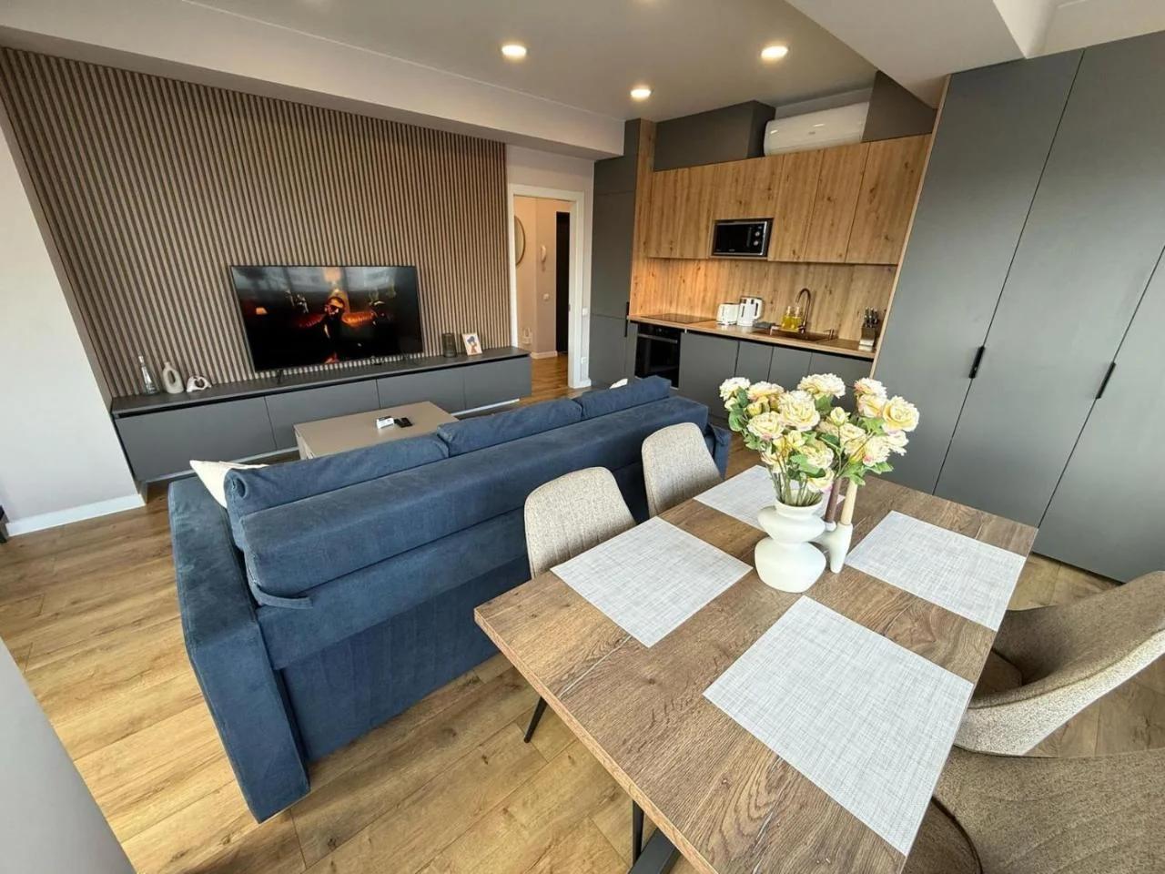 RentNow Large and Cozy Apartment in the Center, Parking photo