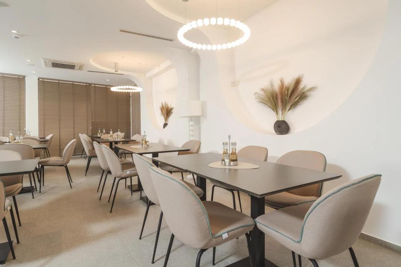 Garni Hotel MB Premium photo