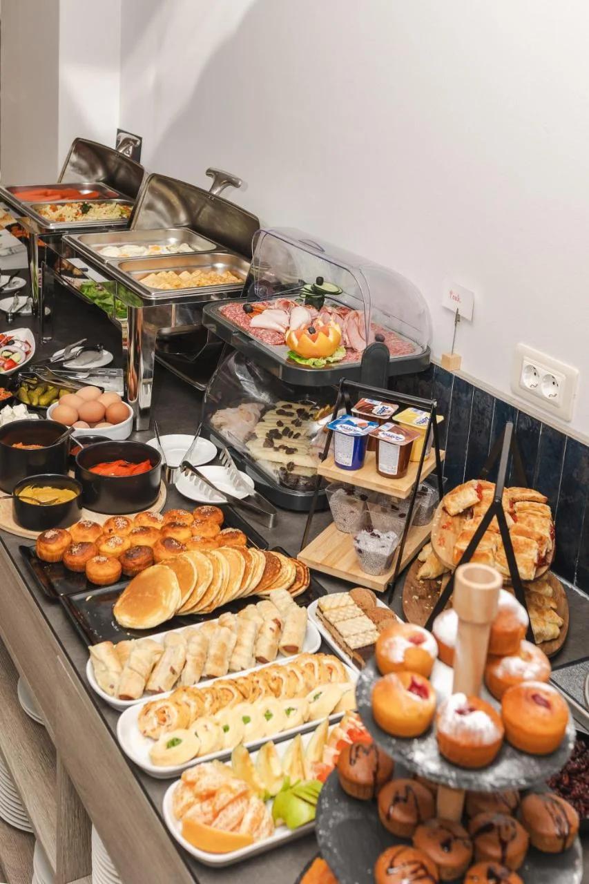 Garni Hotel MB Premium photo