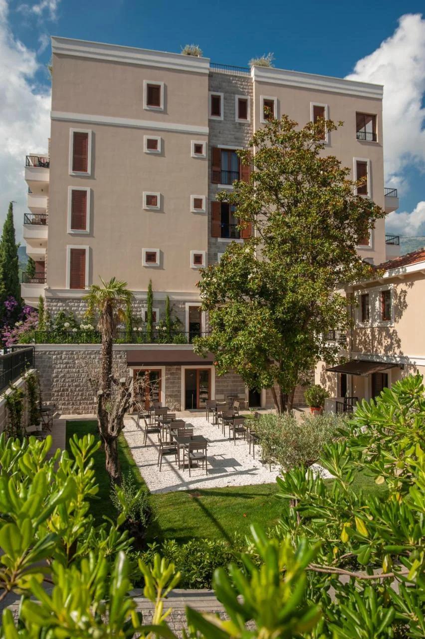 Hotel Vela photo