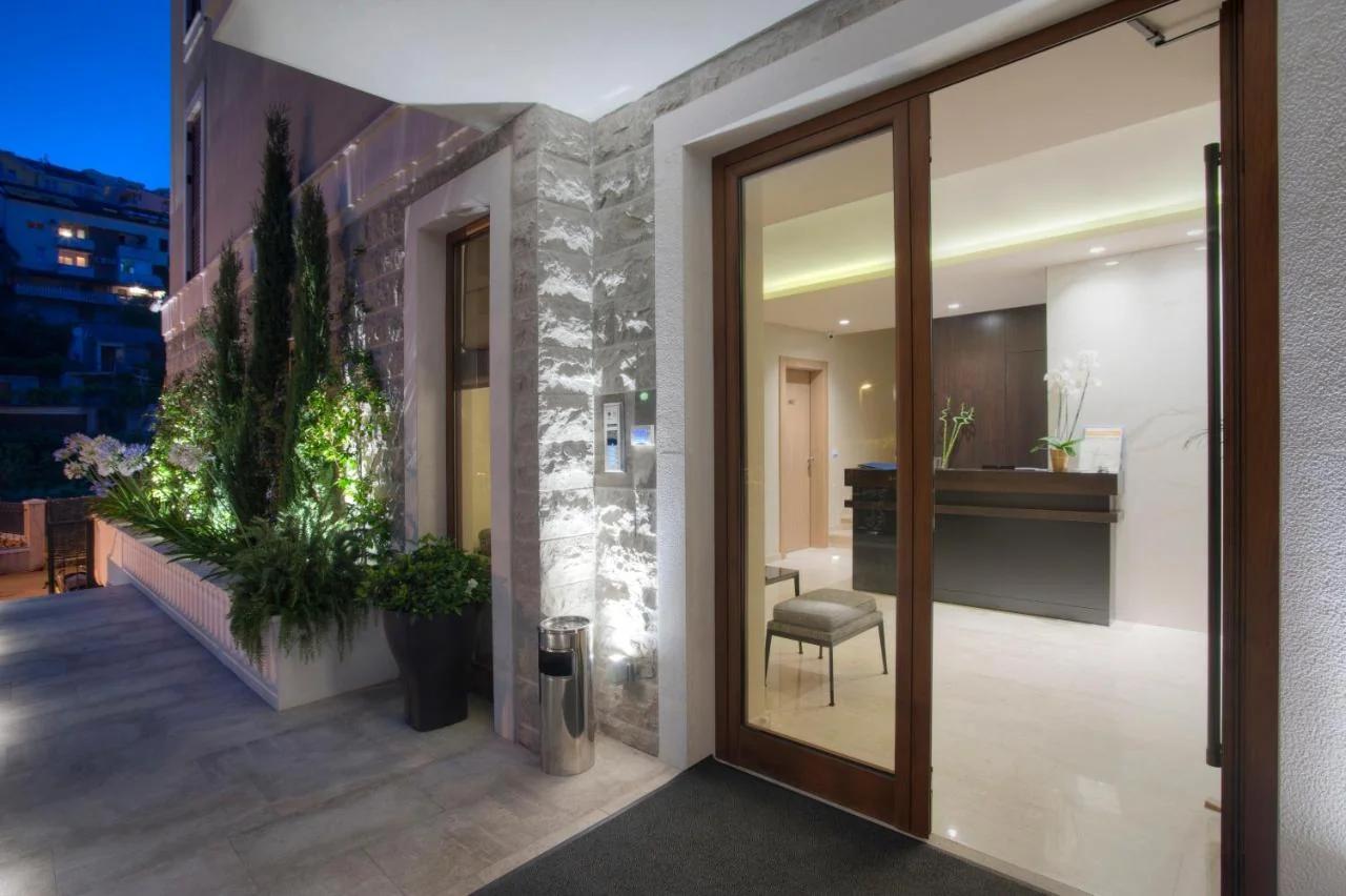Hotel Vela photo