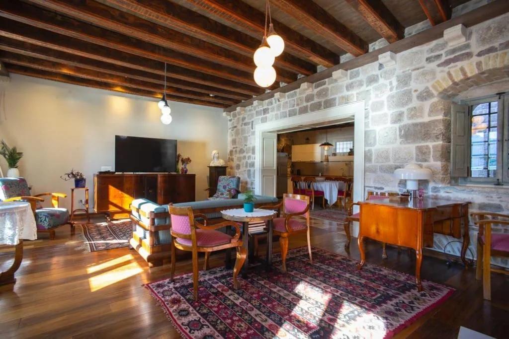 Olea Apartments in a Historic 17th Century Palace Perast photo