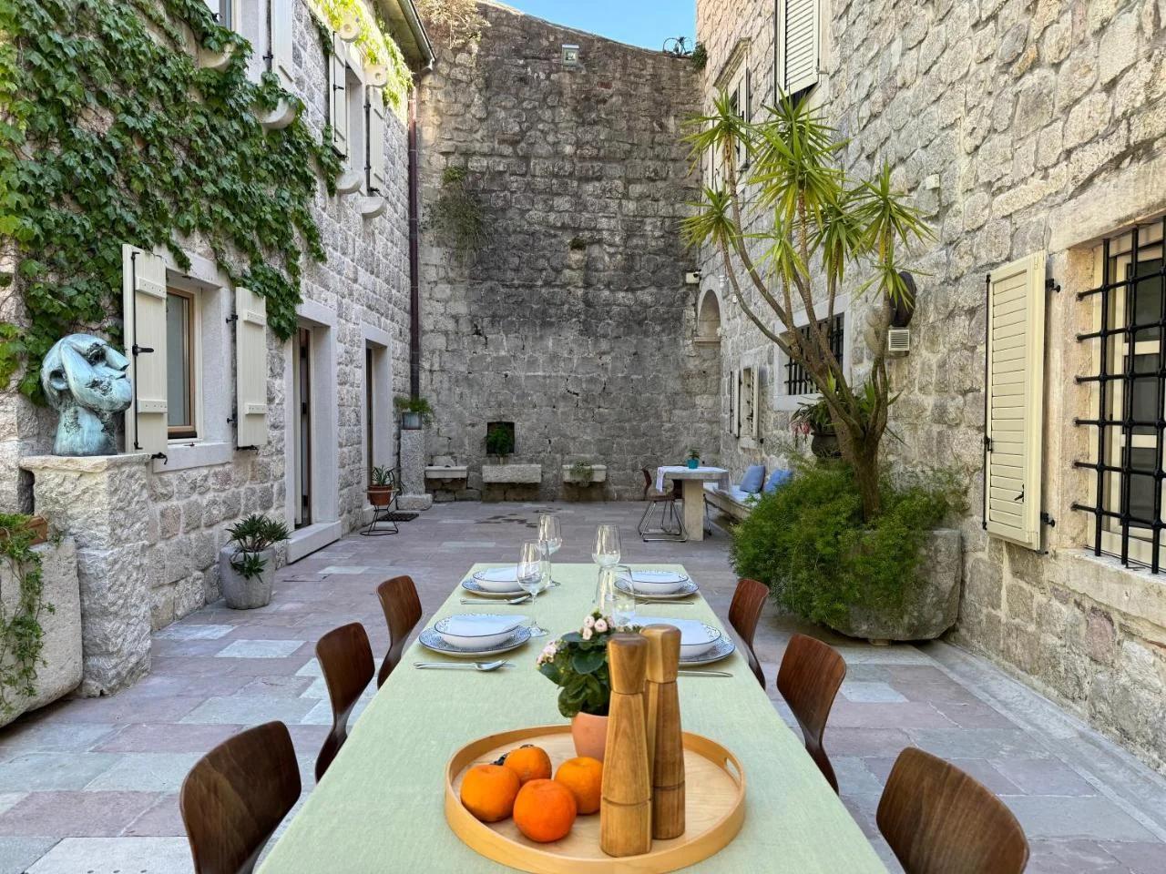 Olea Apartments in a Historic 17th Century Palace Perast photo