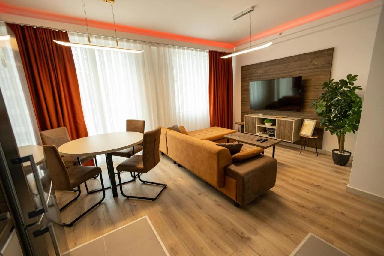 19th & 18th & 7th Floor Secure Apartments with Pool & Fitness & Parking included in price - Self check-in available foto