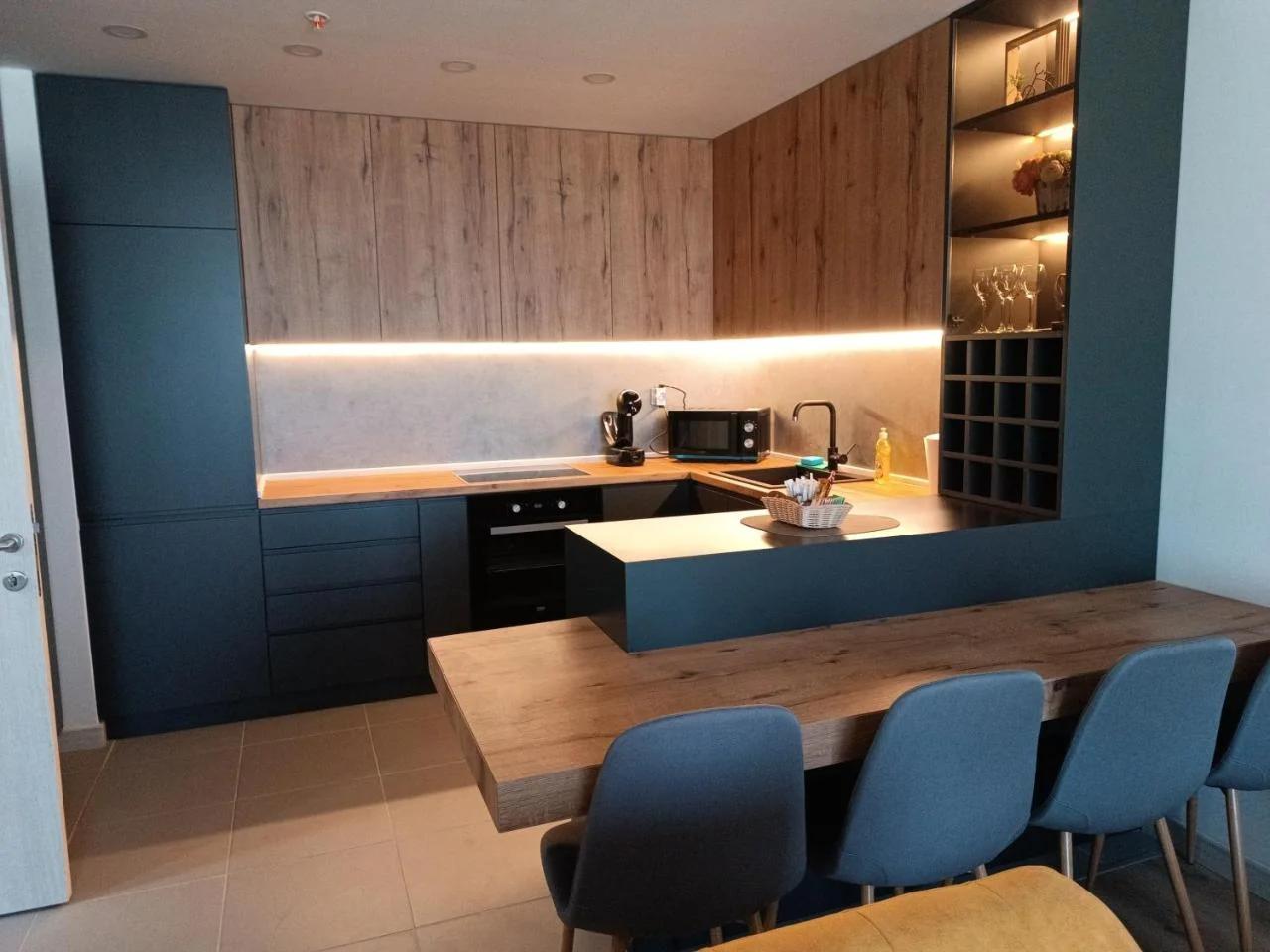 19th & 18th & 7th Floor Secure Apartments with Pool & Fitness & Parking included in price - Self check-in available foto