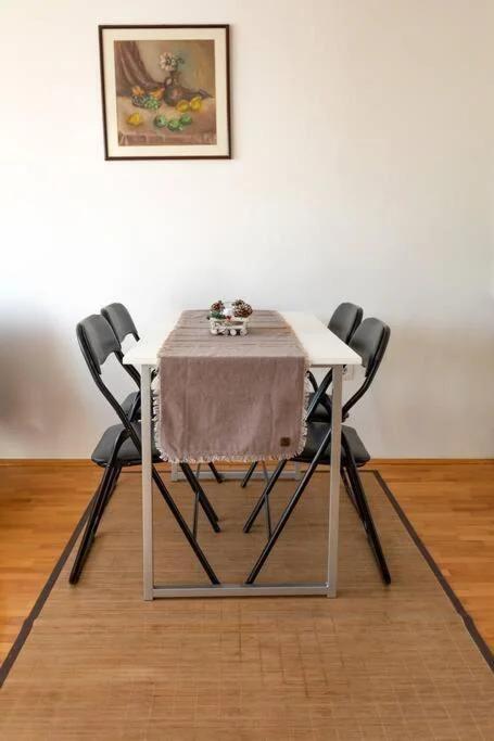 Convenient, family-friendly and stylish 3 bed apt foto