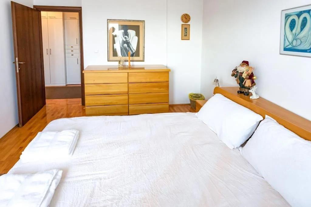 Convenient, family-friendly and stylish 3 bed apt foto