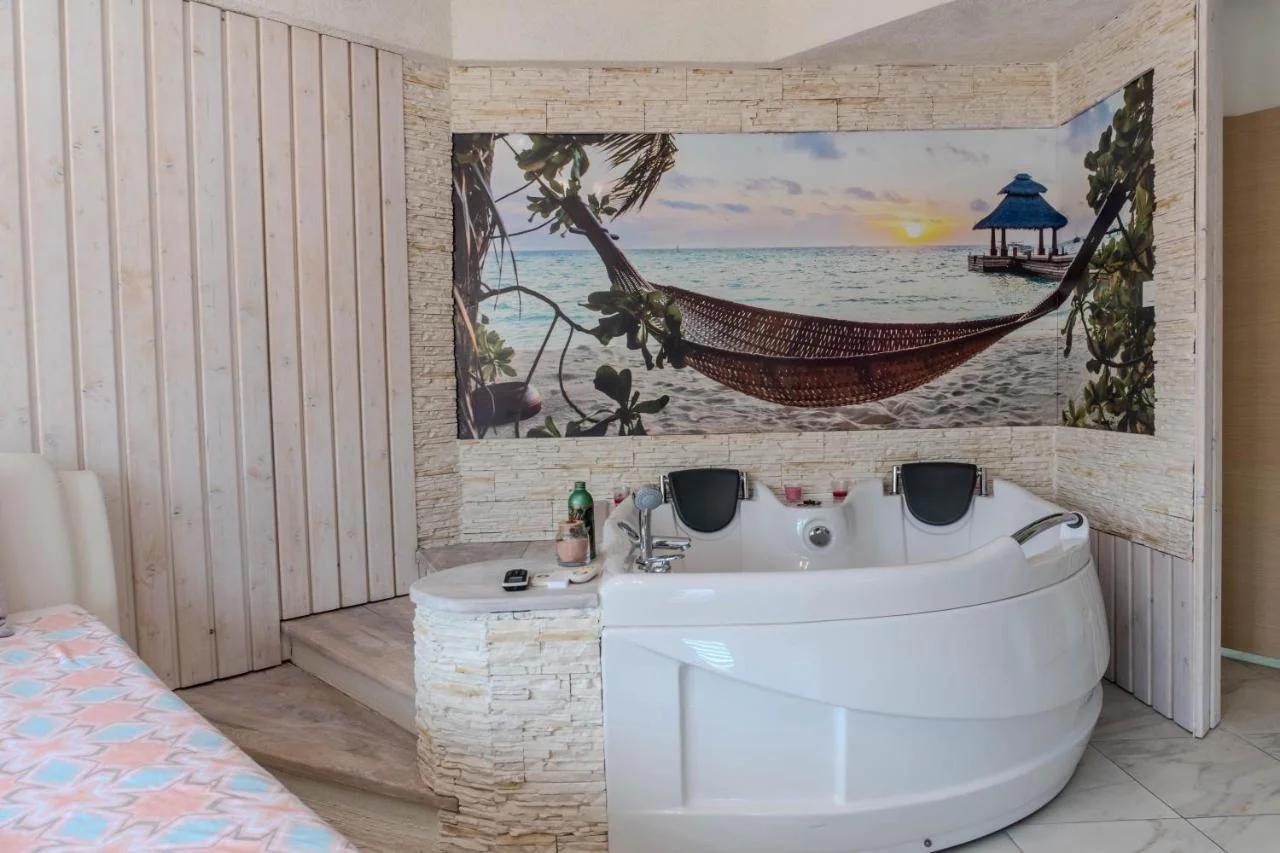 Couples Apartment with Jacuzzi - Near the Lake photo