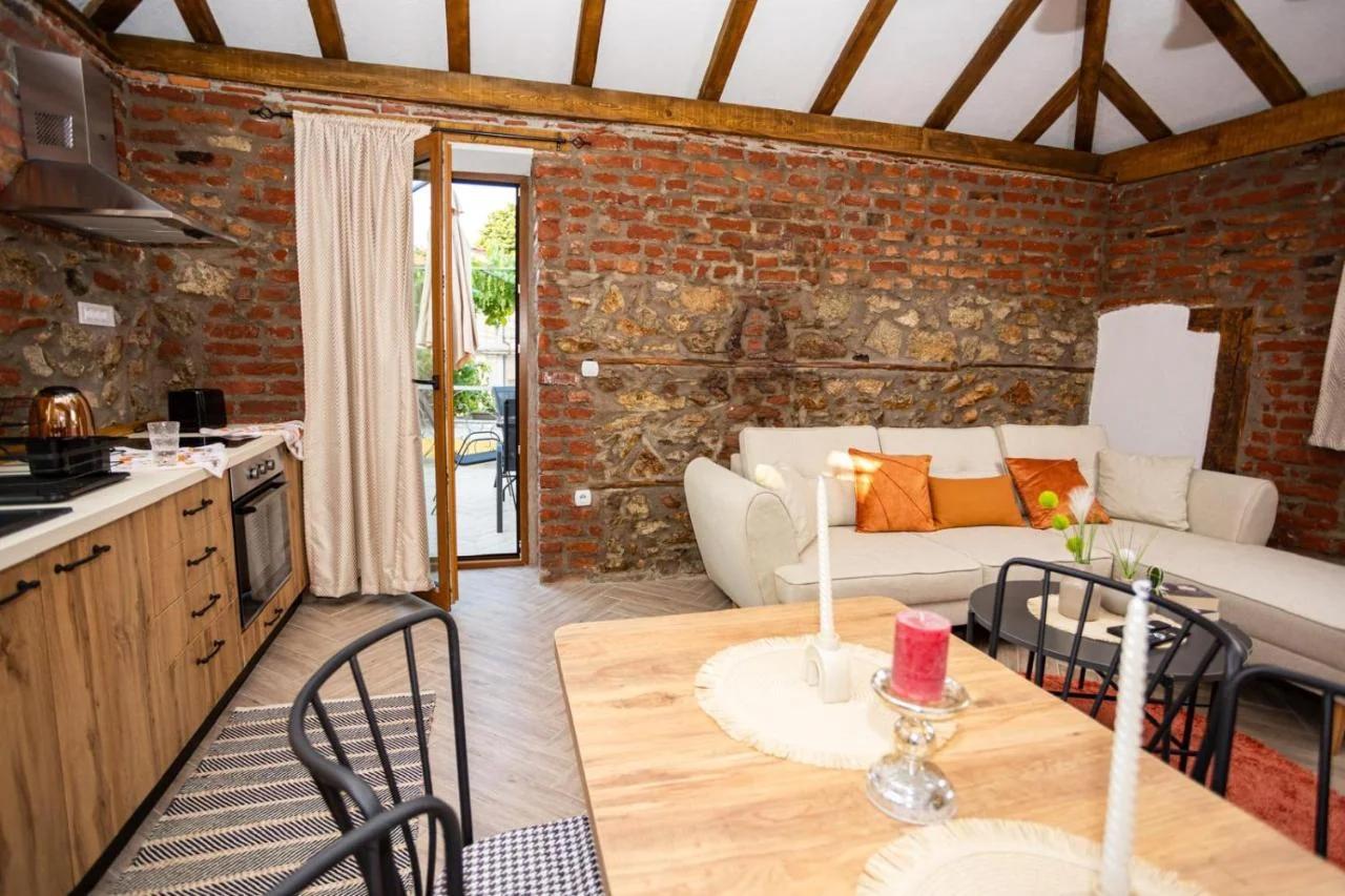 Modern Clock Tower Apartments- Free Parking & Balcony photo