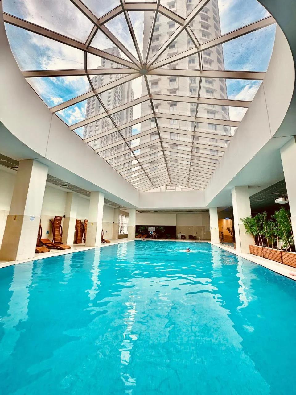 Skyline Retreat Apartment at Sky Towers with Spa and Fitness Access foto