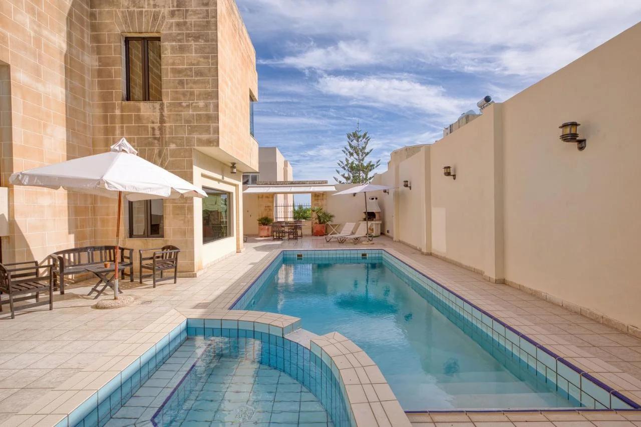 Luxurious Villa with pool