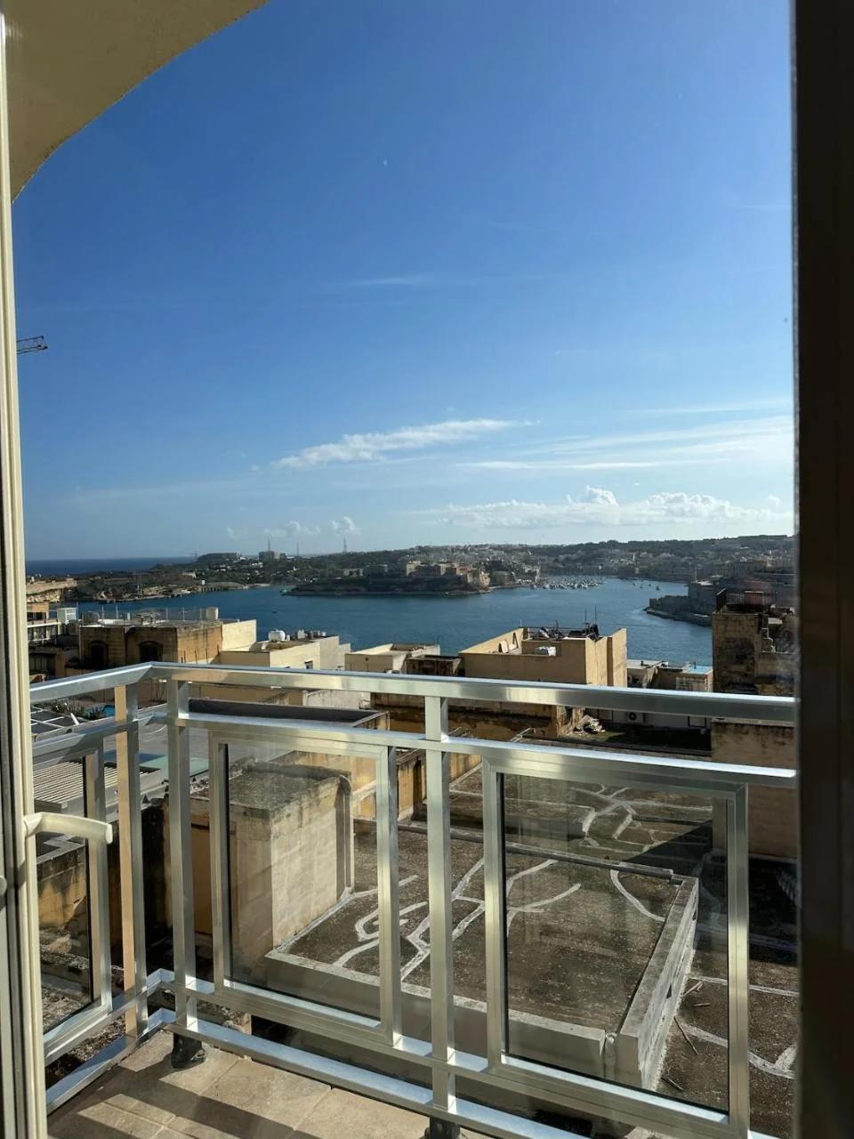 Valletta Minimal, Breezy, Coastal chic City Life