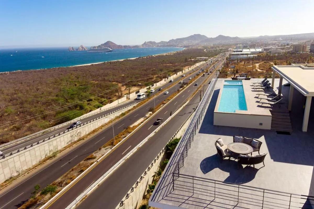 Arch View Luxury Condo with Heated Rooftop Pool and Jacuzzi photo