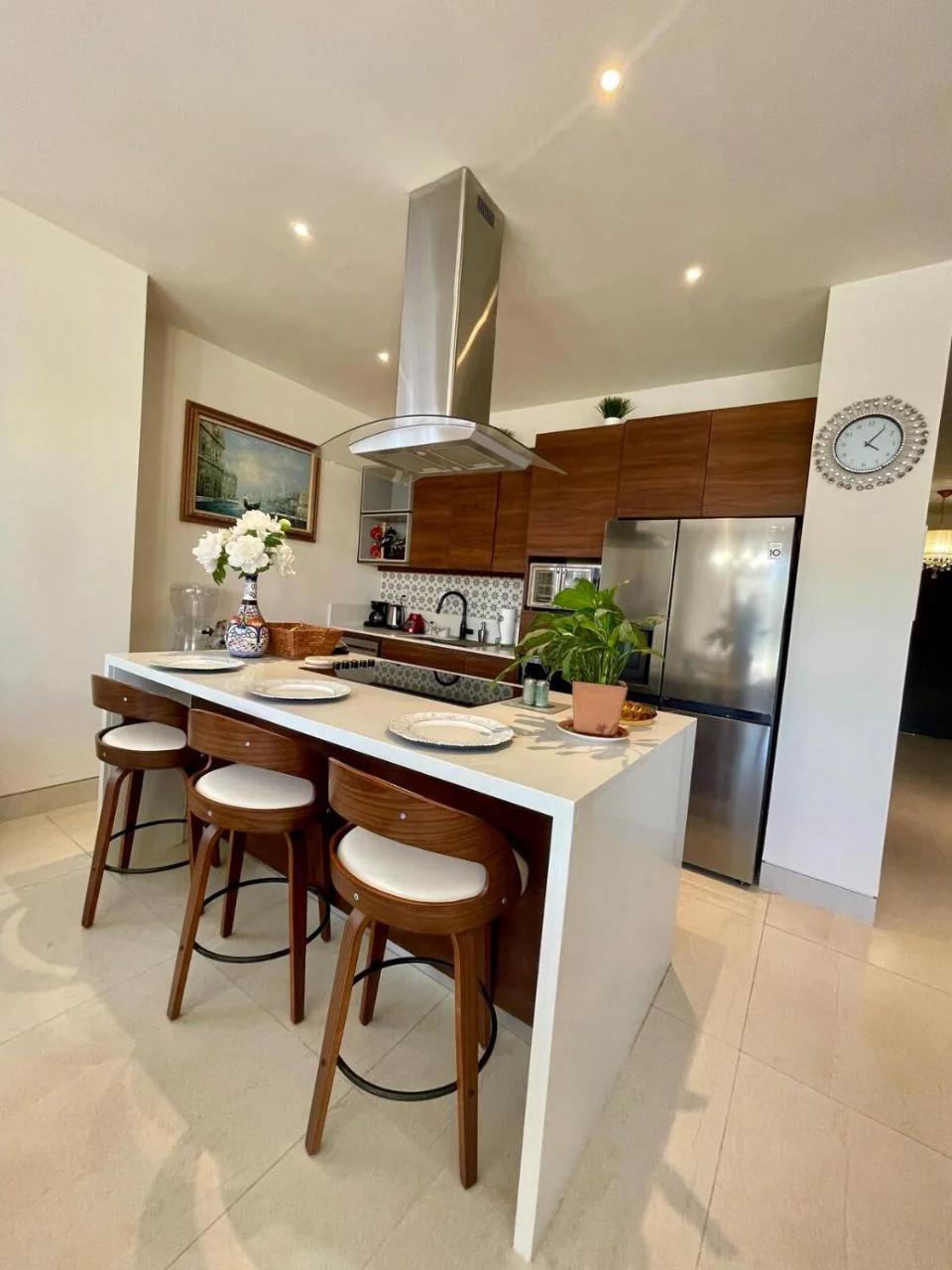 Beautiful condo 2bed, 3bath, pools and city views! photo