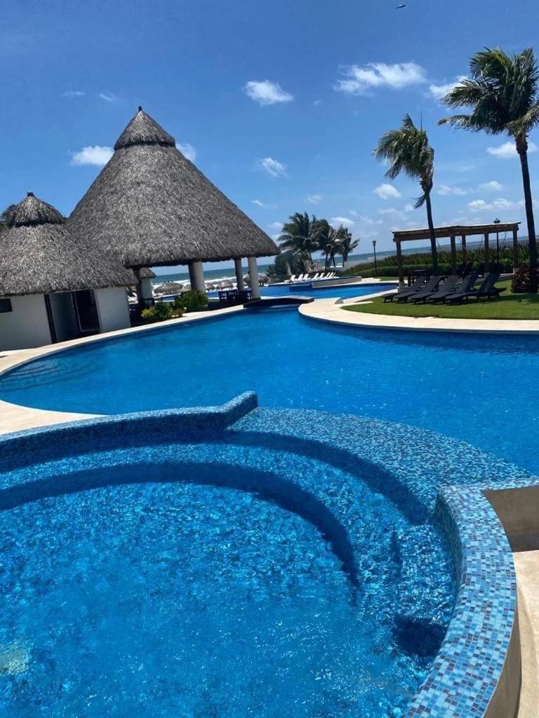 Departamento Boutique con Club de Playa y 7 Albercas Diferentes foto