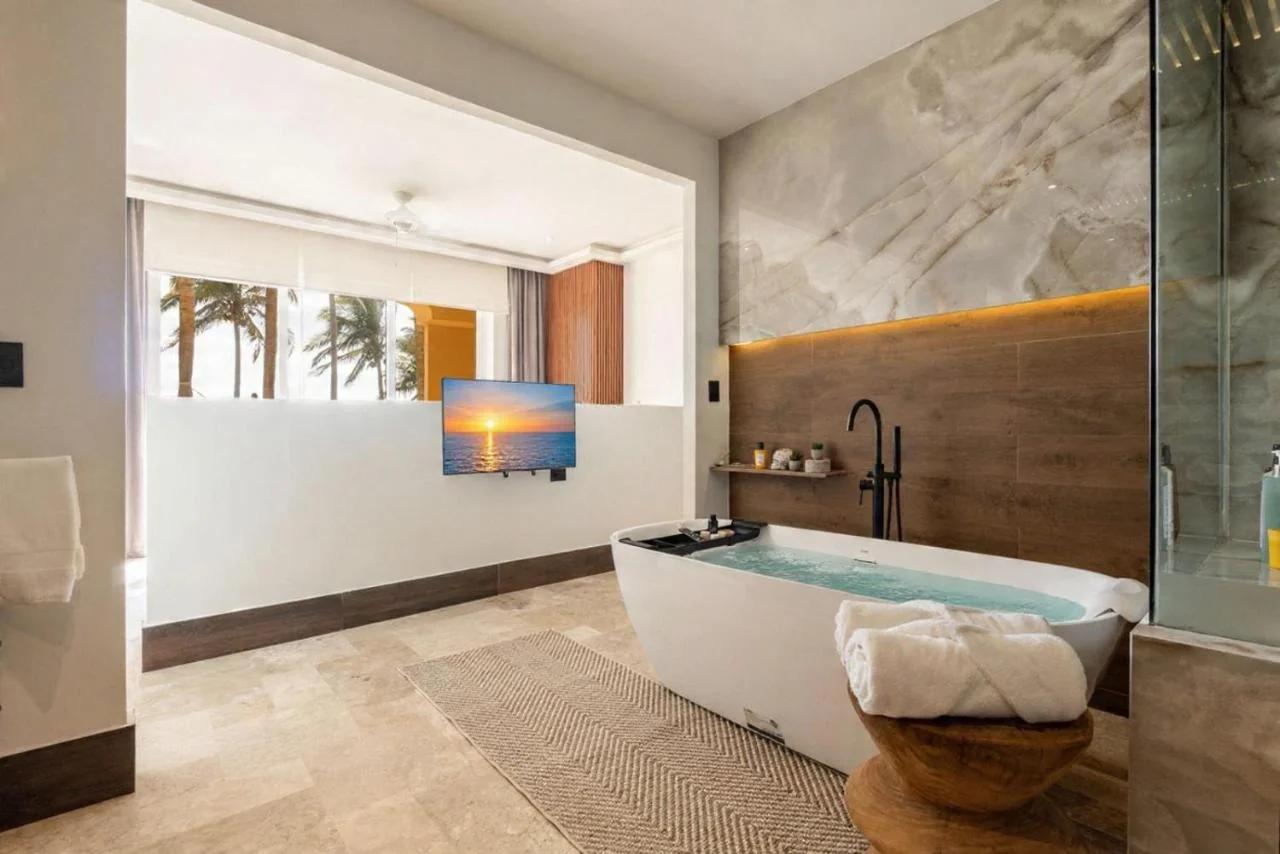 Exclusive Oceanfront Apartment Beach access photo