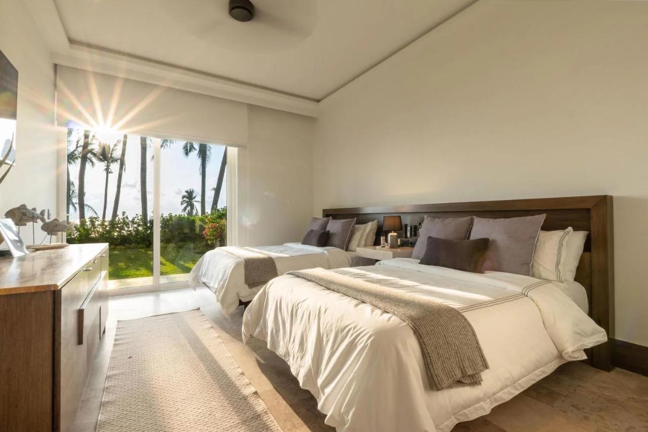Exclusive Oceanfront Apartment Beach access photo