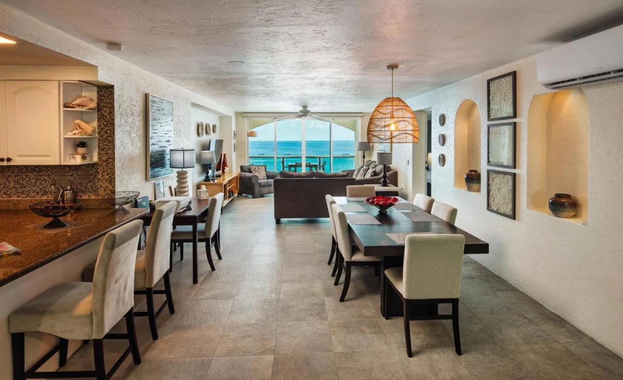 Oceanfront Luxury -4-King Suites Dive Pick Ups-Walk to Dining & Shops photo