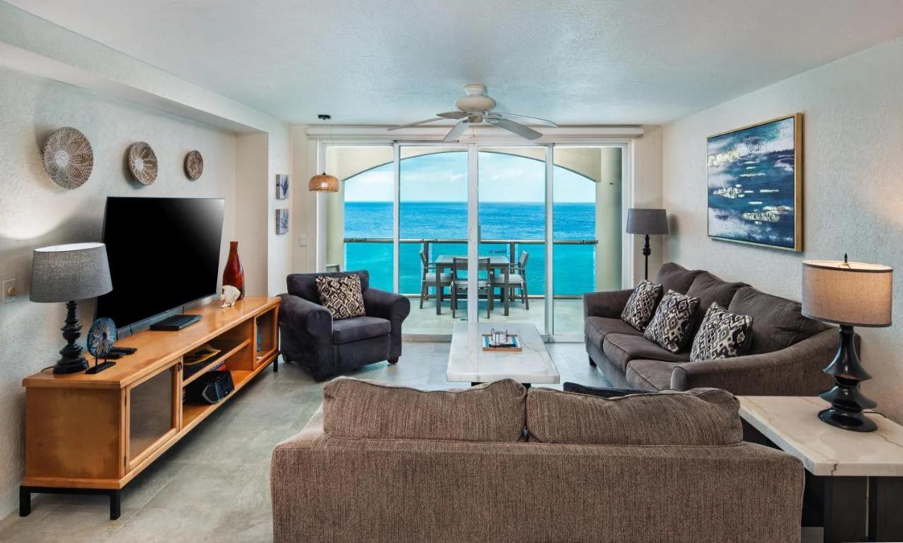 Oceanfront Luxury -4-King Suites Dive Pick Ups-Walk to Dining & Shops photo