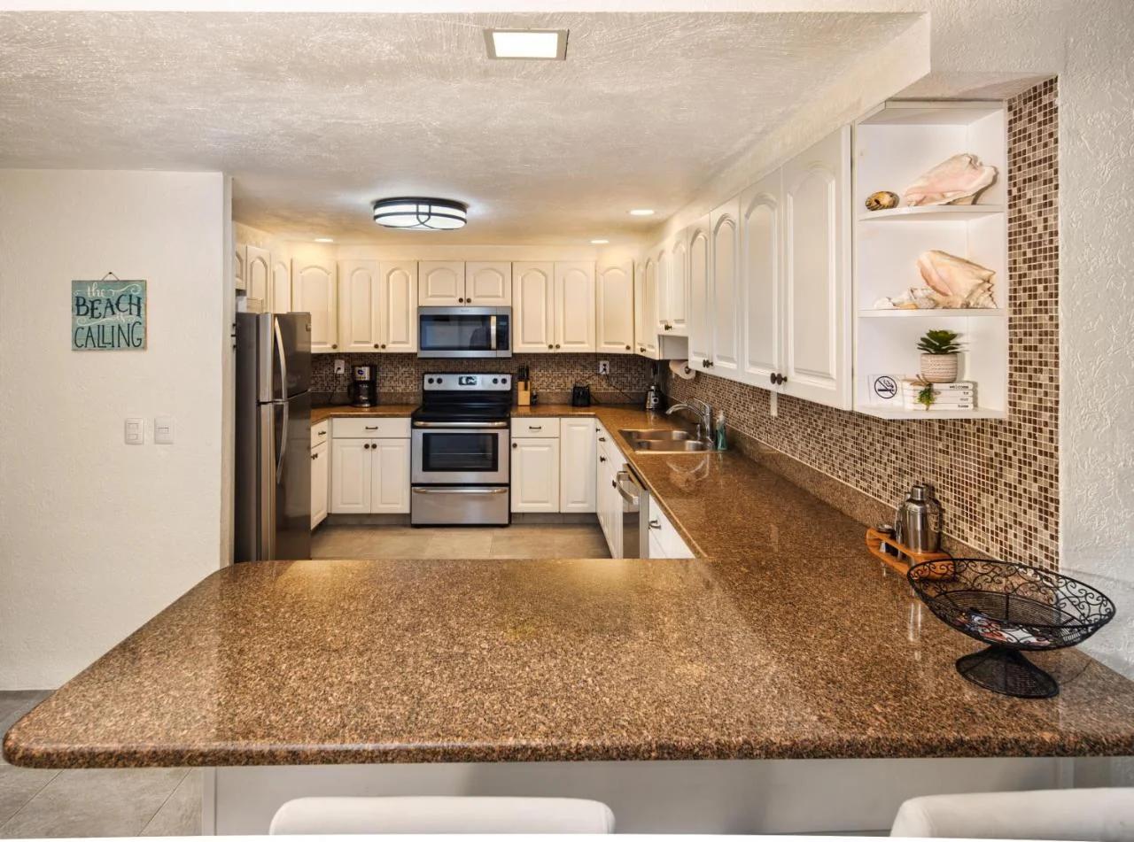 Oceanfront Luxury -4-King Suites Dive Pick Ups-Walk to Dining & Shops photo