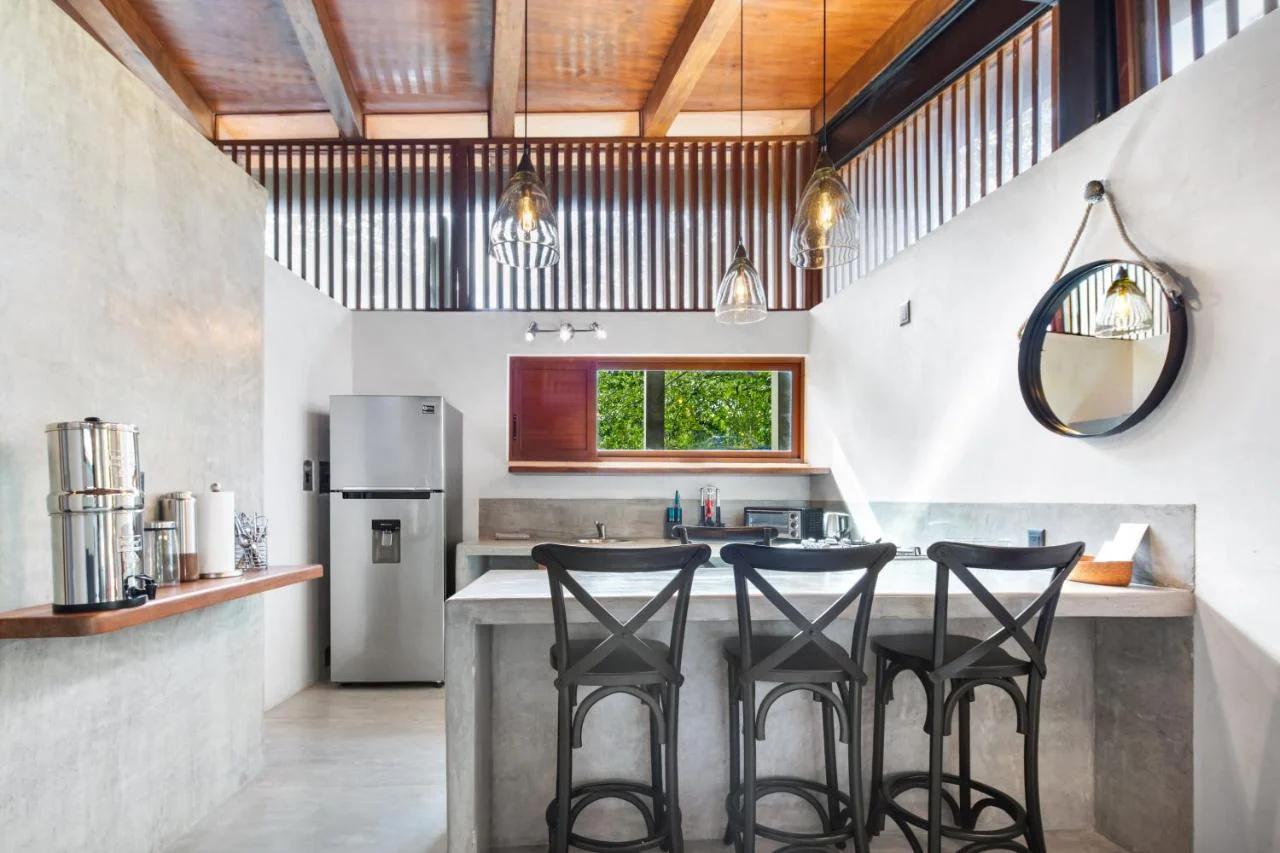 Welcome to Paradise - Luxurious 2 Bedroom Oasis with Pool and Lush Tropical Garden photo