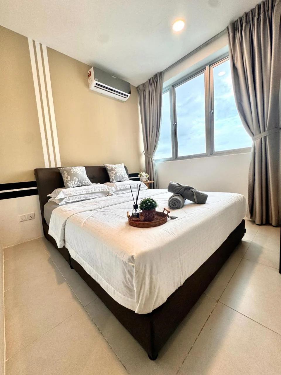 S15-08 MetroCity Square Condominium-3R2B-8 Pax photo