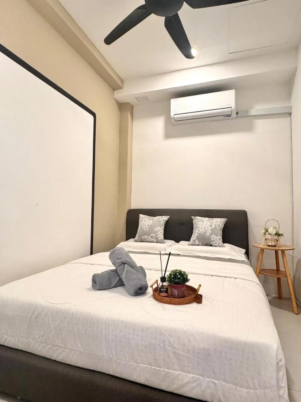 S15-08 MetroCity Square Condominium-3R2B-8 Pax photo