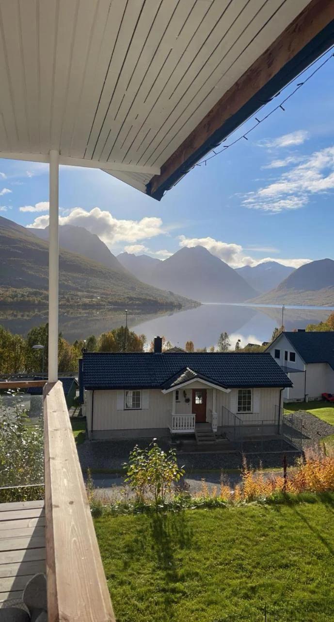 Cozy apartment by fjord and northern lights opportunities foto
