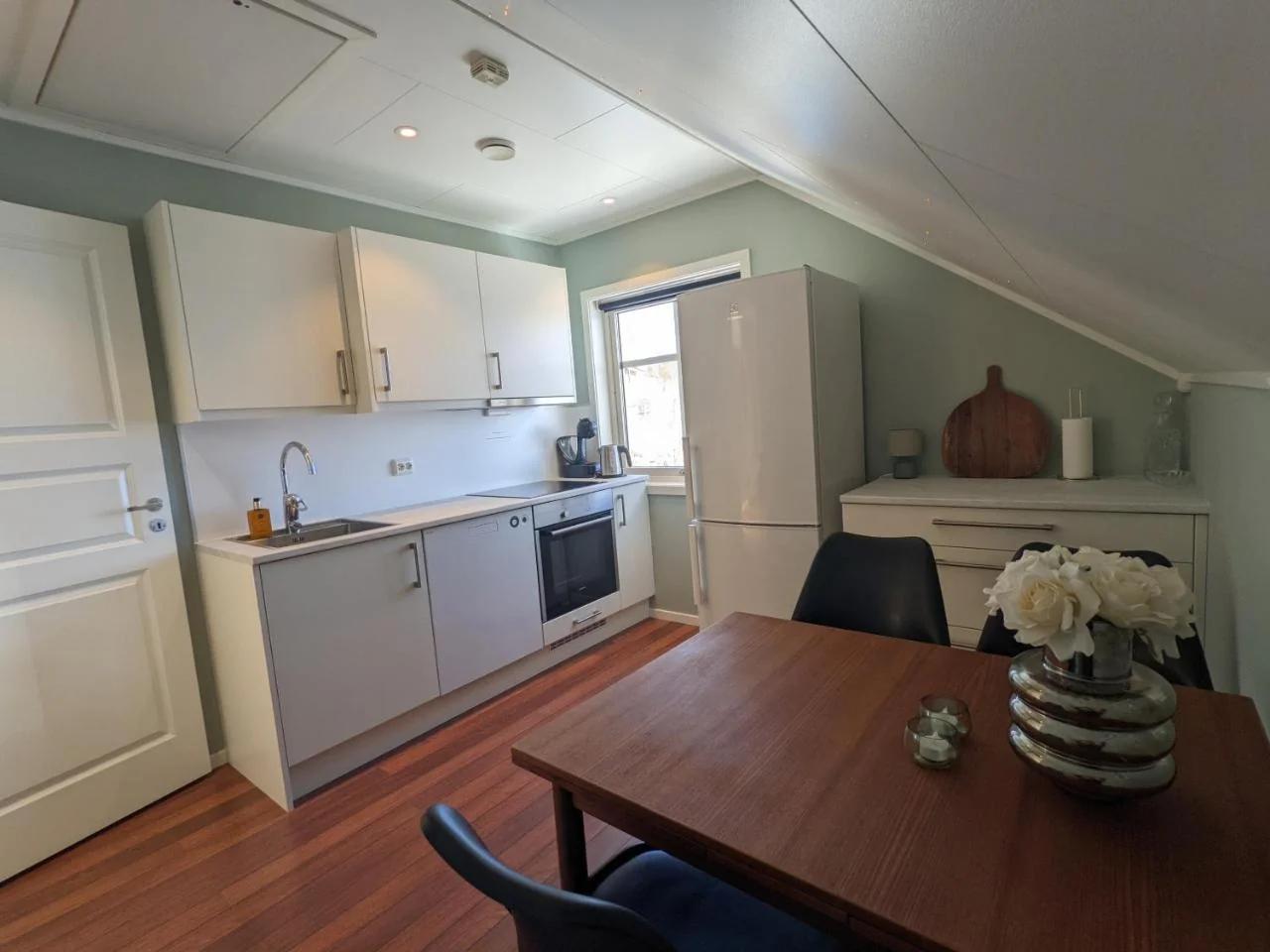 Loftsleilighet,havutsikt,balkong,gratis parkering foto
