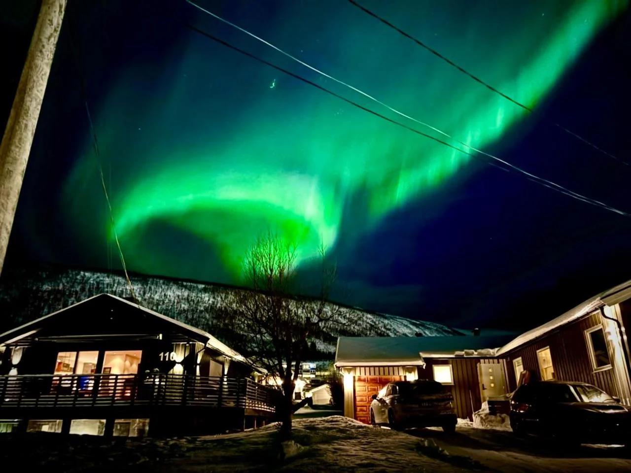 Modern Apartment with Aurora & Midnight Sun Views, Close to Snow Dome, ski slopes Store & Bus Stop, Free Parking photo