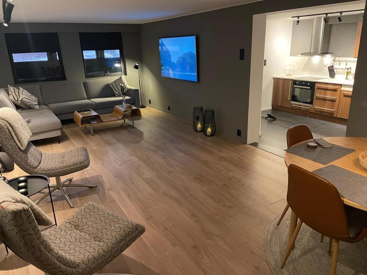 Modern Apartment with Aurora & Midnight Sun Views, Close to Snow Dome, ski slopes Store & Bus Stop, Free Parking photo