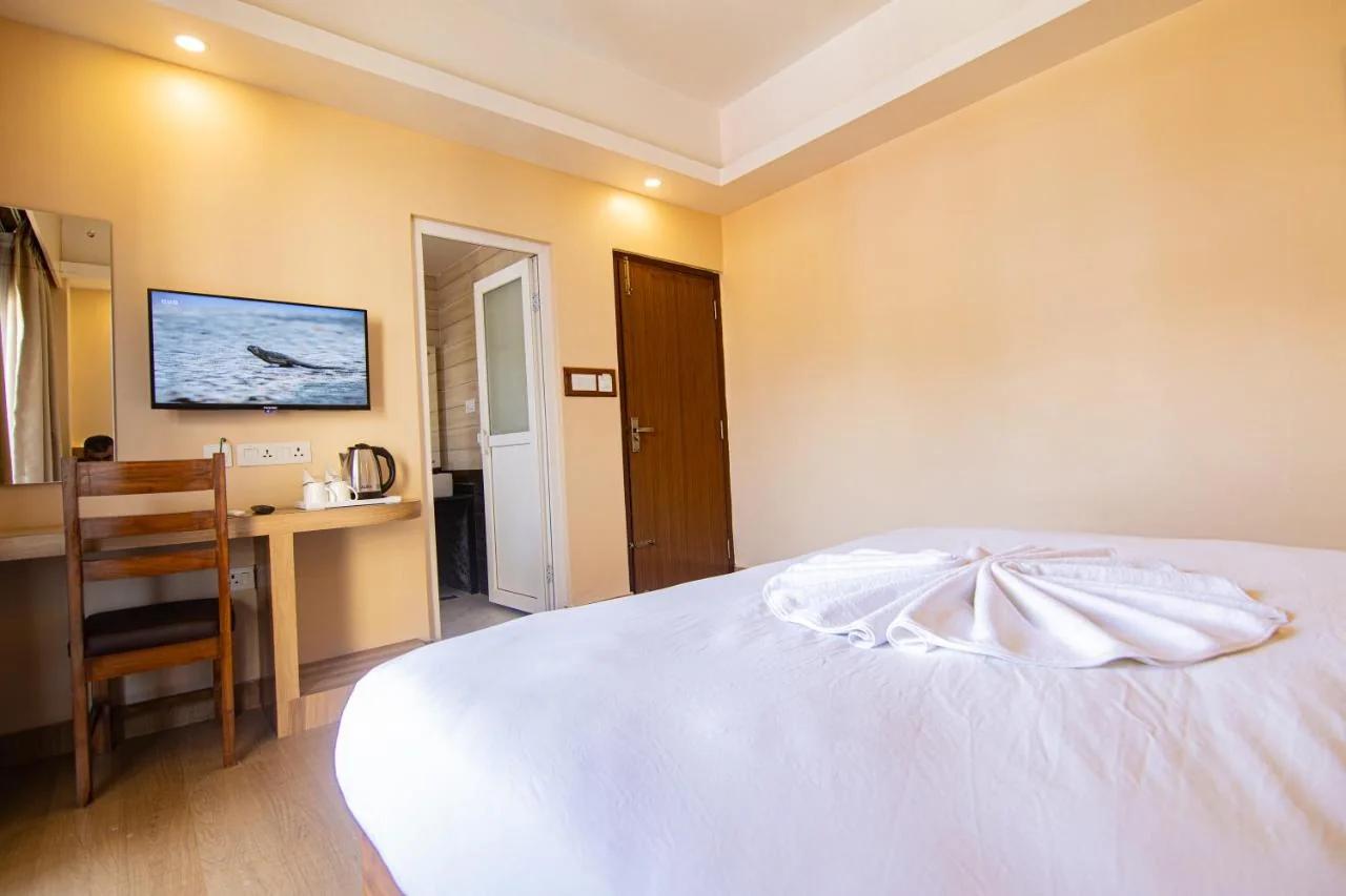 Hotel Quest photo