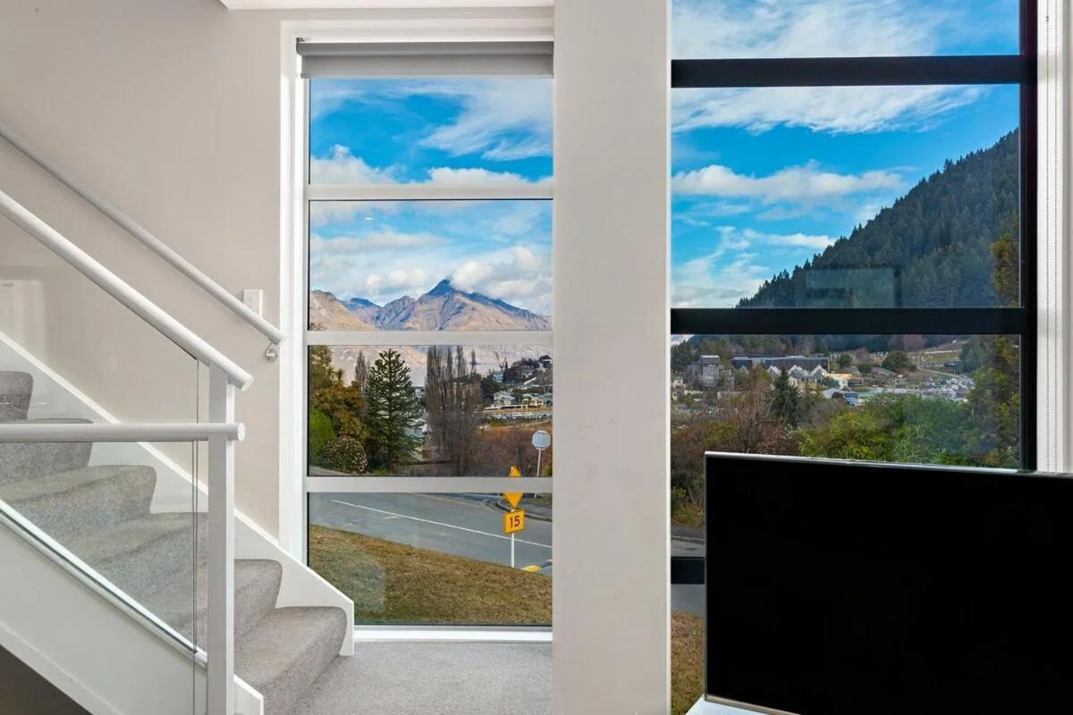 At Home on Hallenstein, entire 3 bedroom townhouse photo