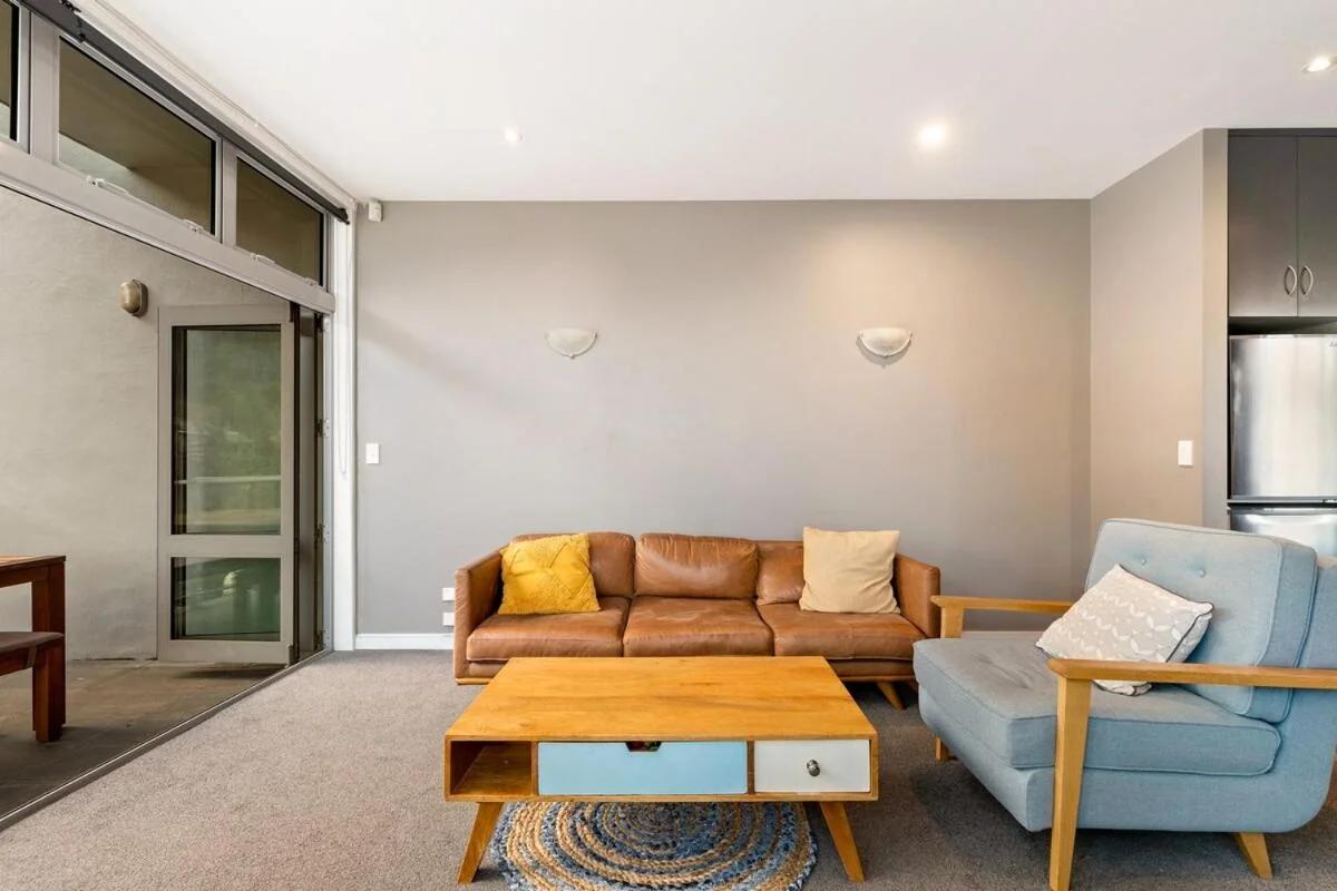 At Home on Hallenstein, entire 3 bedroom townhouse photo