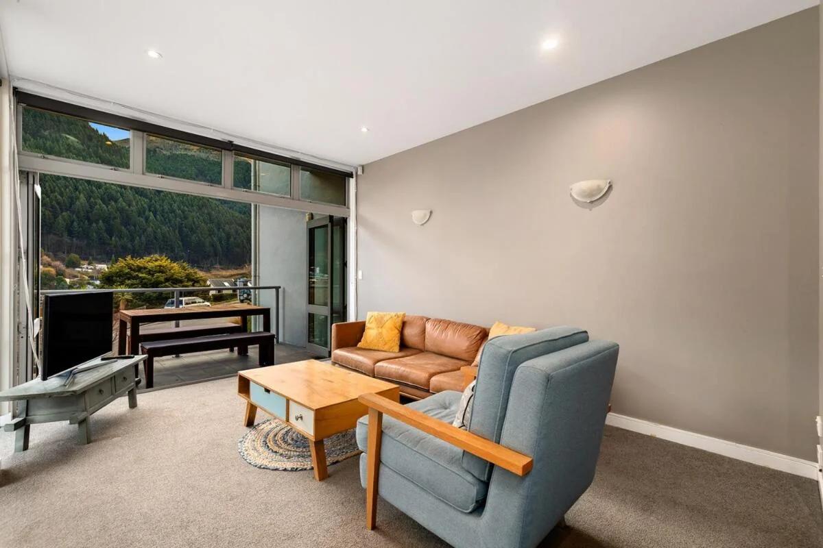 At Home on Hallenstein, entire 3 bedroom townhouse photo