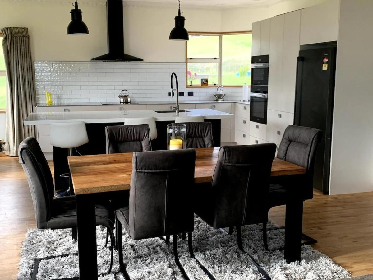 Cheerful country home with 3-bedrooms, 2-bathrooms photo