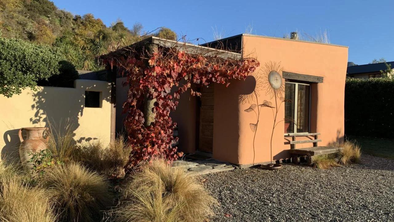 Tussock Cottage photo