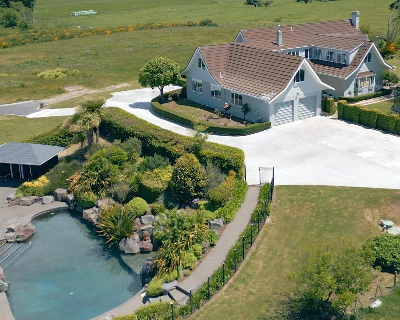 Walnut Lane Estate, Lake View, Pool & Spa, Taupo photo