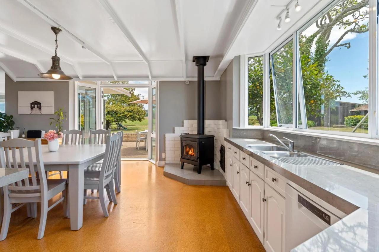 Walnut Lane Estate, Lake View, Pool & Spa, Taupo photo