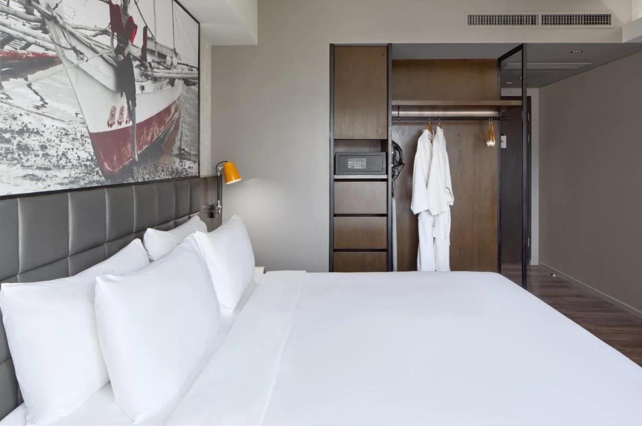 Radisson RED Cebu Mandaue photo
