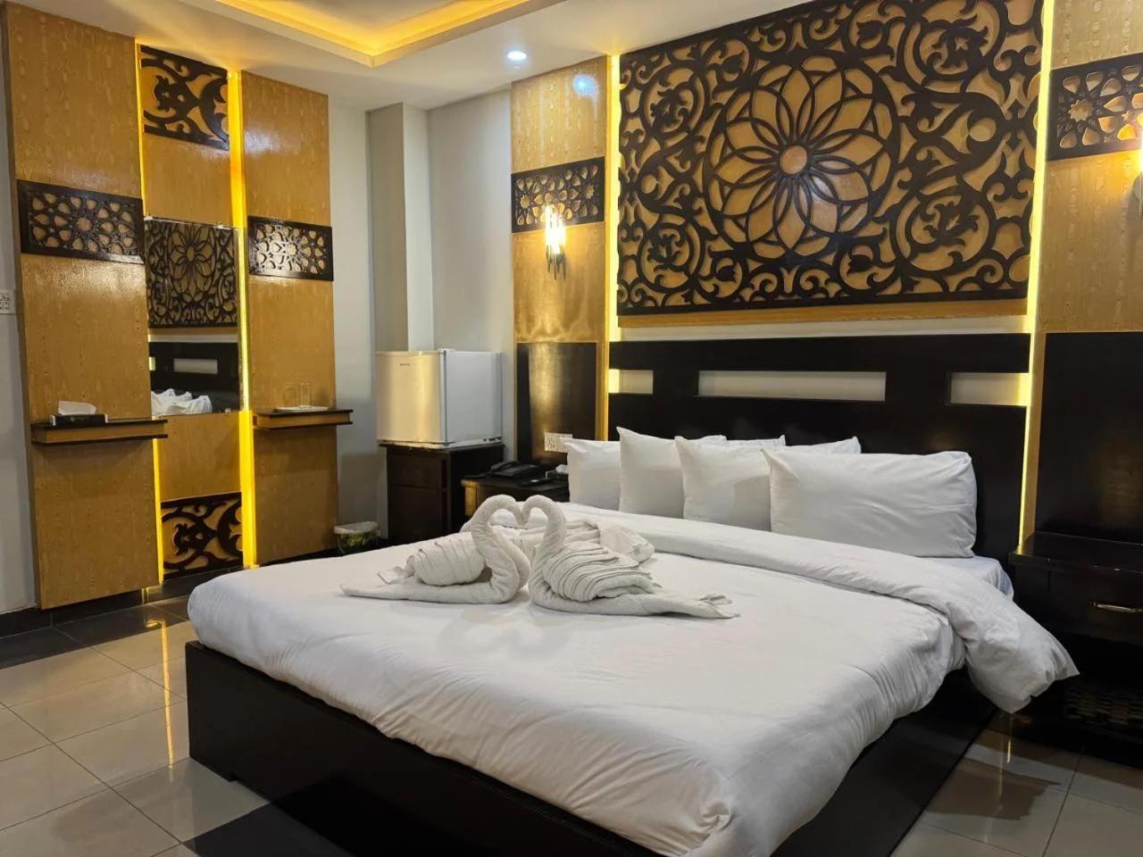Crystal Crown Hotel photo