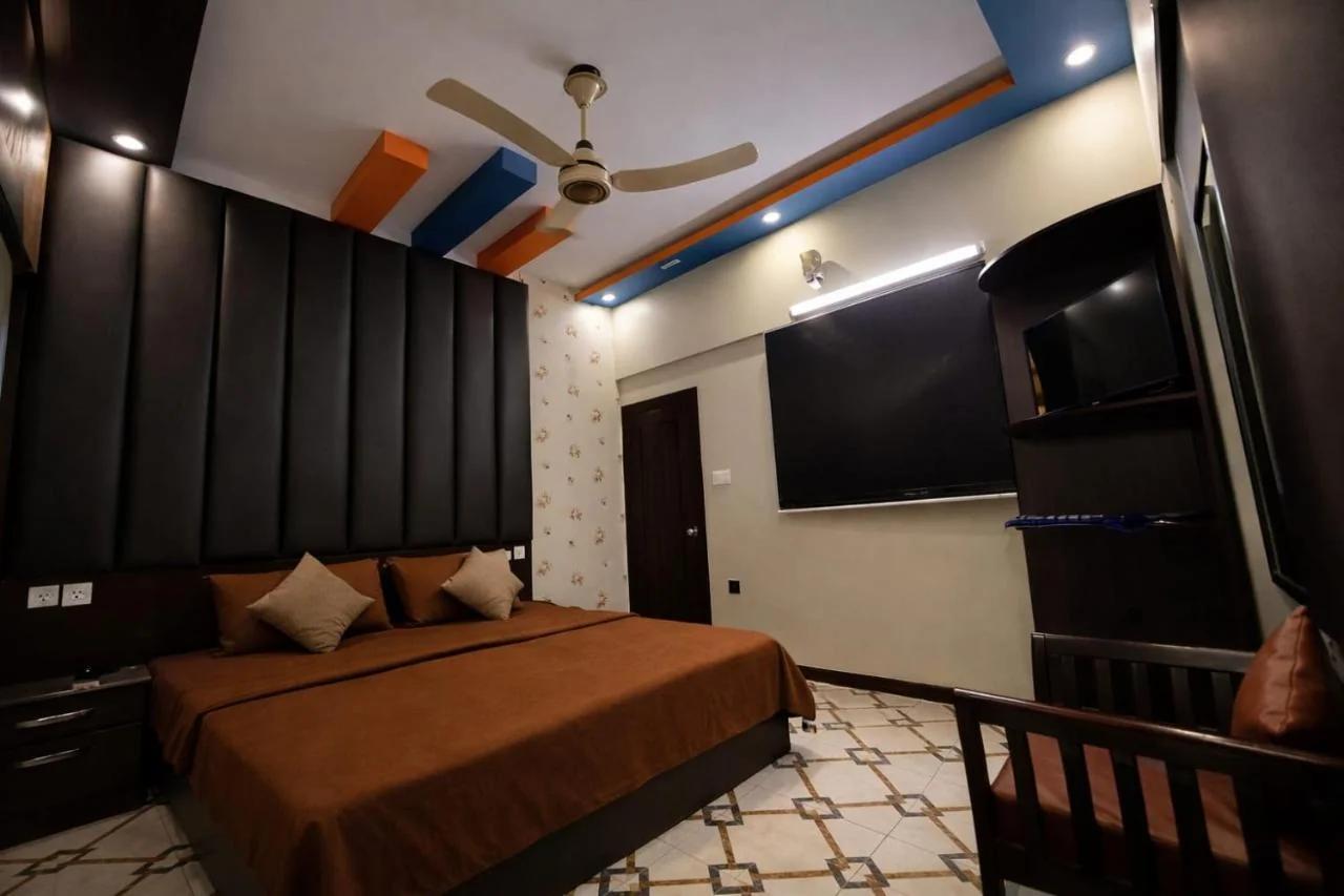 Crystal Crown Hotel photo