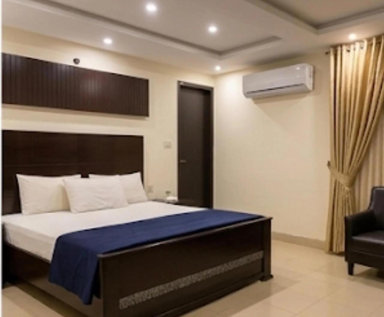 Hotel Twenty One Gulberg photo