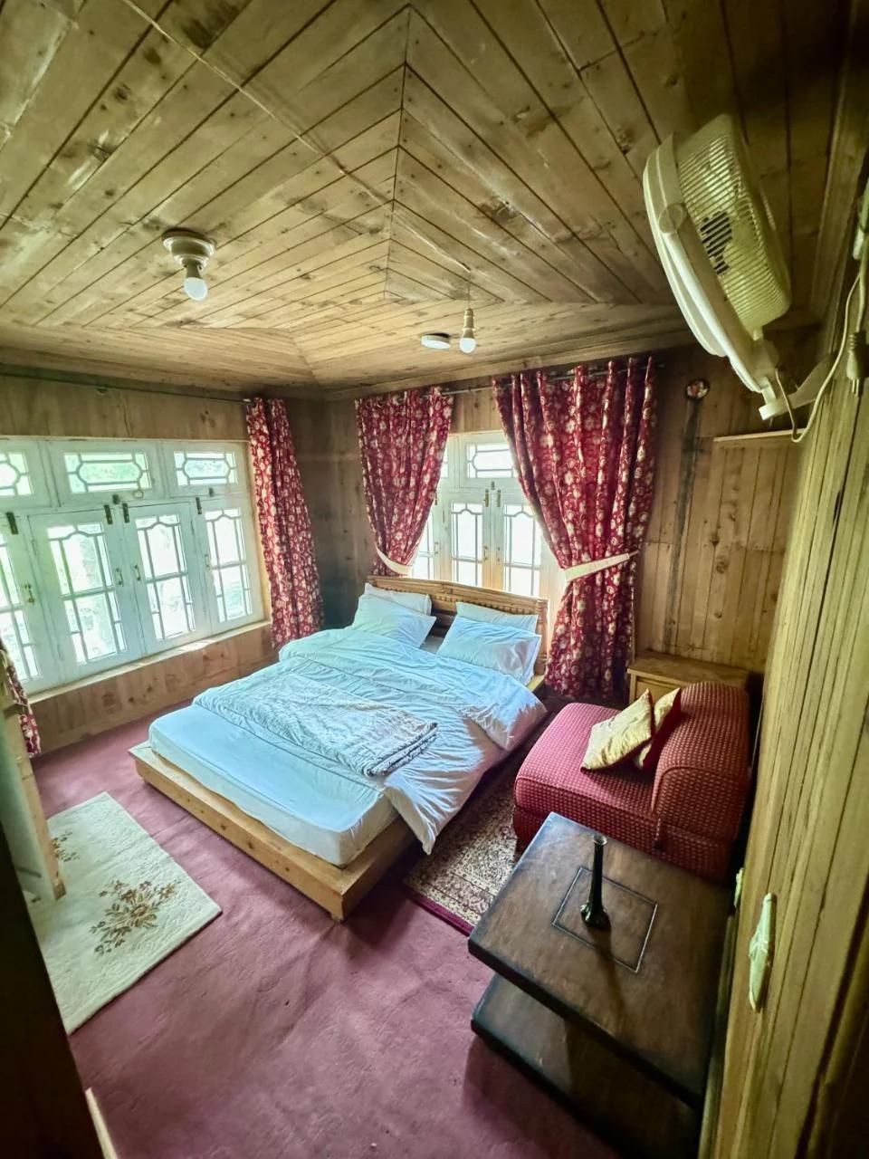 Singay Homestay Skardu Cozy Family Stay with Mountain Views