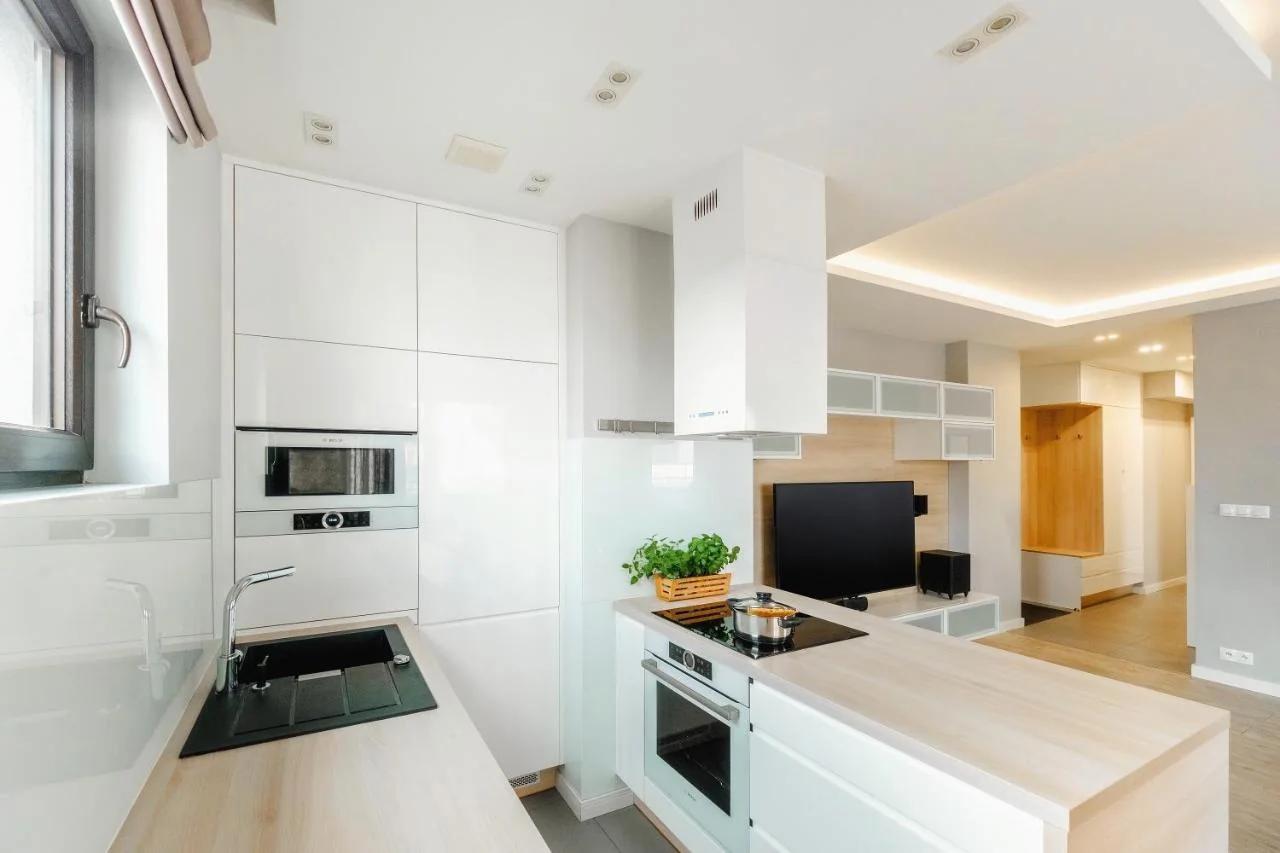 Apartament Jana Kazimierza 47 - 2 rooms, 70m2, Balkon, Parking, szybkie WI-FI photo
