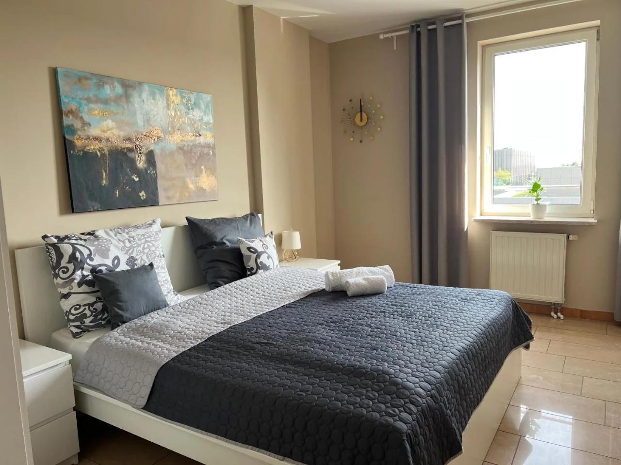 Apartament z widokiem na centrum i darmowym parkingiem
